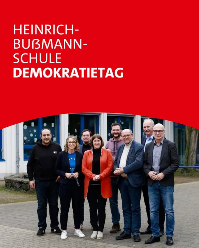 Erinnert ihr euch noch, als ich bei der Heinrich-Bußmann-Schule war? Die HBS wurde als einzige Hauptschule in NRW ins UNESCO-Projektschul-Netzwerk aufgenommen! 

Hier kam nun nachträglich noch ein Bild mit allen Beteiligten der Veranstaltung 🙌 Danke für euer wirken 💯💯

#Wir #füreuch #zusammen #liebedeinestadt #lünenleben