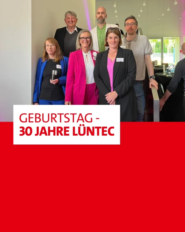 🎉 30 Jahre LÜNTEC – Das ist ein Grund zum Feiern! 🎉

Seit drei Jahrzehnten steht das LÜNTEC in Brambauer für Innovation, Tatkraft und spannende Entwicklungen. Was einst ein Zechengelände war, ist heute ein lebendiger Ort voller kreativer Ideen und engagierter Menschen. 

Im Namen der Stadt Lünen möchten wir unsere Wertschätzung ausdrücken und haben als Geburtstagsgruß die Lore vor dem Gebäude neu bepflanzt – ein Zeichen, das bleibt. Und im Herbst werden wir es erneut tun! 🌿💚 

Ein herzliches Dankeschön an alle, die das LÜNTEC zu dem gemacht haben, was es heute ist. Auf viele weitere Jahre voller Zusammenarbeit, Zukunftsideen und Wachstum – lassen wir LÜNTEC weiter aufblühen! 🚀✨ 

#LÜNTEC #30JahreLÜNTEC #Innovation #Zusammenhalt #Lünen #Brambauer #ZukunftGestalten