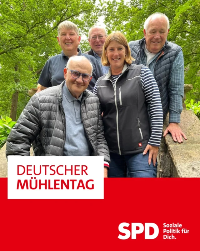 🌾 Deutscher Mühlentag 🌾 
Pfingstmontag in der Schlossmühle Lippholthausen – ein echtes Highlight! Diese idyllische Location mit ihrem historischen Fachwerkhaus und dem Mühlenteich unter majestätischen Bäumen hat mich verzaubert. 

Das Motto „An der Mühle triffst du Freunde“ hat sich bewahrheitet: Nach dem Paddeln – natürlich als Training für das legendäre Elefanterennen des KSC 🐘🚣‍♂️ – gab’s ein eiskaltes Radler und eine köstliche Bratwurst im Brötchen, begleitet von entspannter Jazz-Musik. Pure Glückseligkeit! 

Ein Tag voller Tradition, Genuss und guter Gesellschaft. Wer war noch dabei? ✨🔥 

#DeutscherMühlentag #Schlossmühle #Pfingstmontag #Mühlenzauber #Genussmomente #KSC #Elefanterennen #TrainingMitGenuss